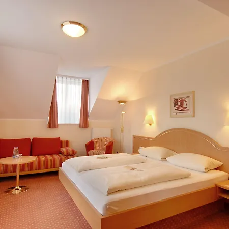 Hotel Kriemhild Am Hirschgarten 3*