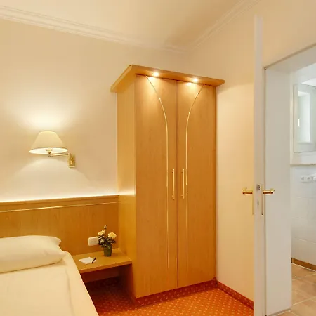 Kriemhild Am Hirschgarten Hotel