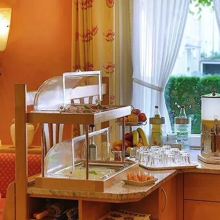 Kriemhild Am Hirschgarten Hotel 3*