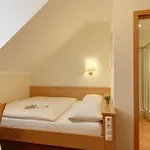 Kriemhild Am Hirschgarten Отель 3*