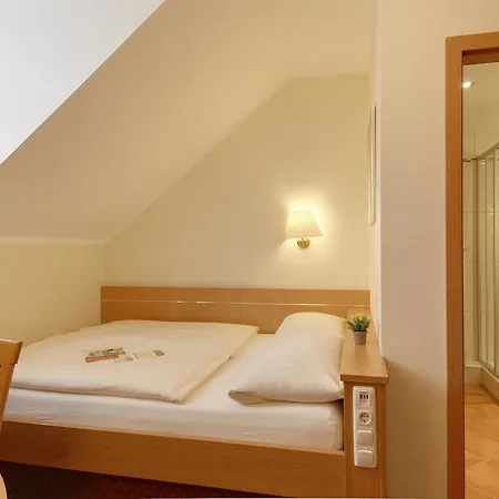 Kriemhild Am Hirschgarten Szálloda 3*