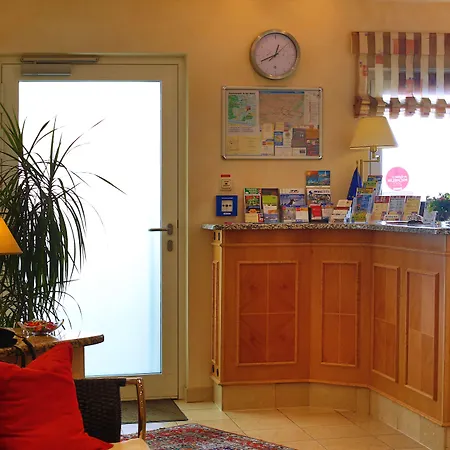 Kriemhild Am Hirschgarten Hotel München