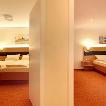 Kriemhild Am Hirschgarten Hotel München