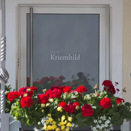 Hotel Kriemhild Am Hirschgarten 3*