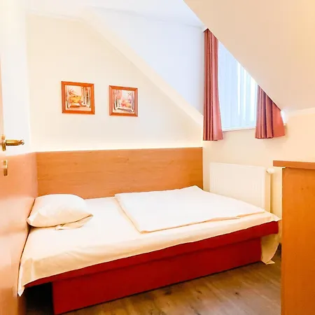 Kriemhild Am Hirschgarten Szálloda 3*