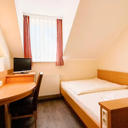 Kriemhild Am Hirschgarten Szálloda 3*