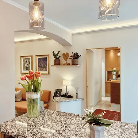 Hotell Kriemhild Am Hirschgarten 3*