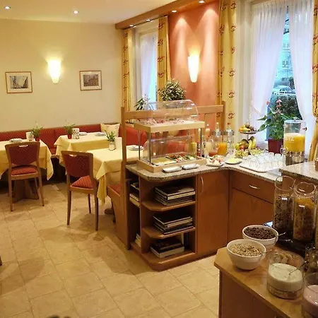 Kriemhild Am Hirschgarten 3*