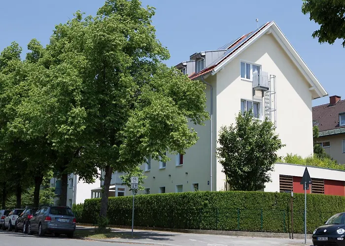 Kriemhild Am Hirschgarten Hotel 3*