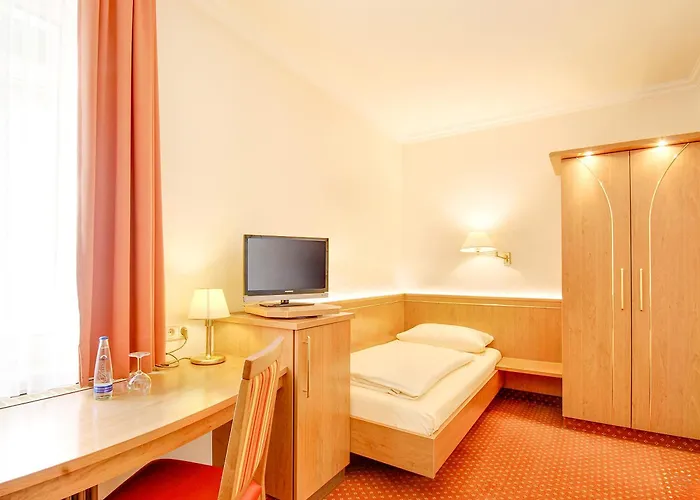 Kriemhild Am Hirschgarten Hotel 3*