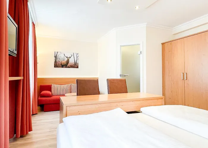 Hotel Kriemhild Am Hirschgarten 3*