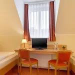 Kriemhild Am Hirschgarten Hotel 3*