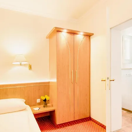 Kriemhild Am Hirschgarten מינכן