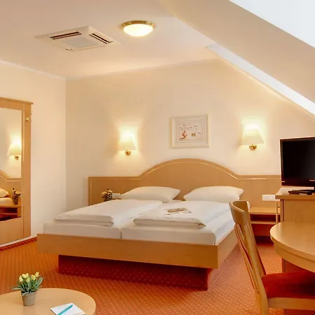 Hotell Kriemhild Am Hirschgarten 3*