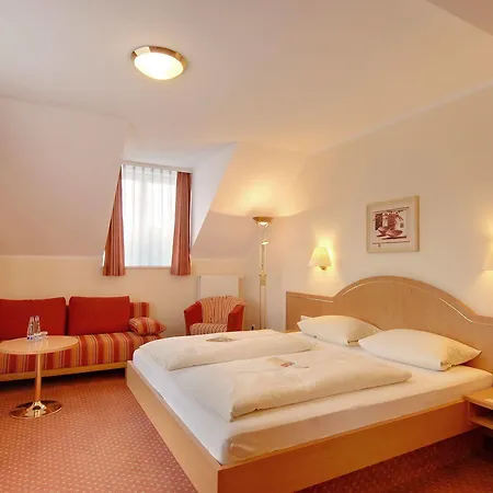 Hotell Kriemhild Am Hirschgarten 3*