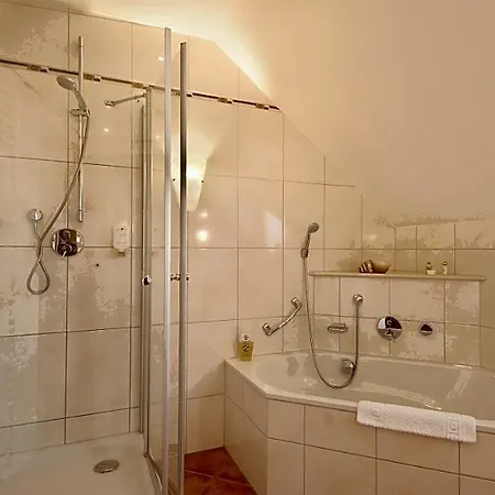 Kriemhild Am Hirschgarten Hotel 3*