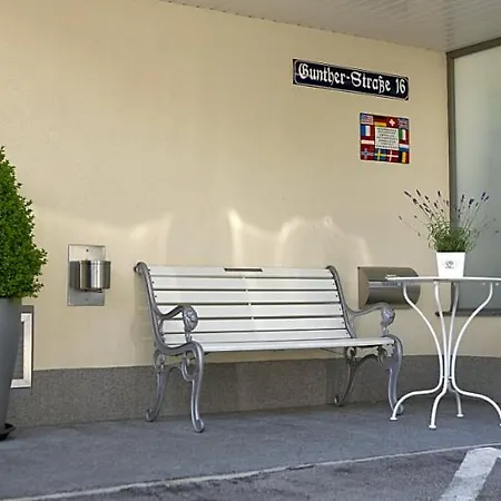 Kriemhild Am Hirschgarten Hotell München
