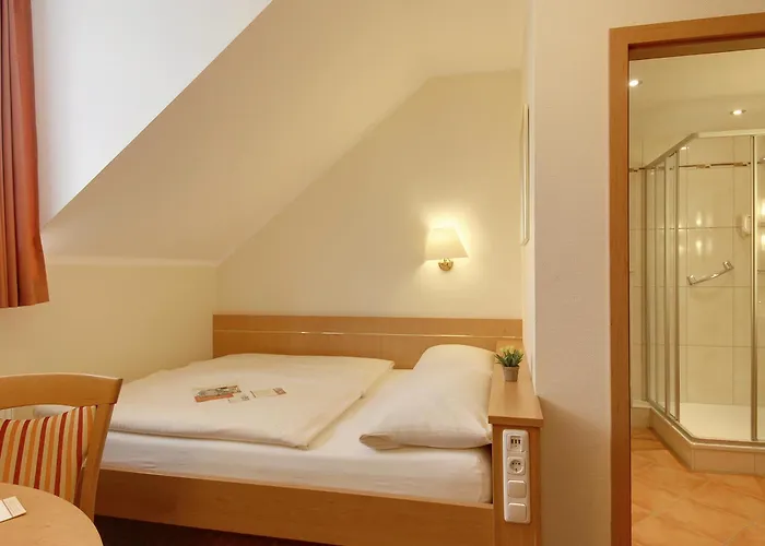 Kriemhild Am Hirschgarten מלון 3*