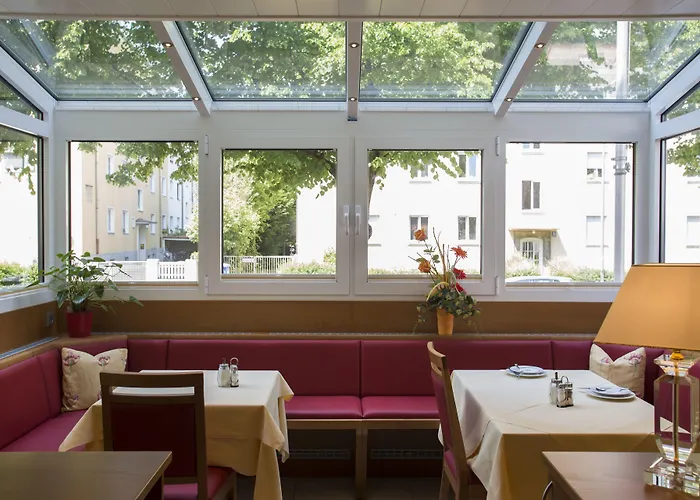 Kriemhild Am Hirschgarten 3* מינכן