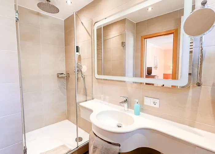 Kriemhild Am Hirschgarten 3*